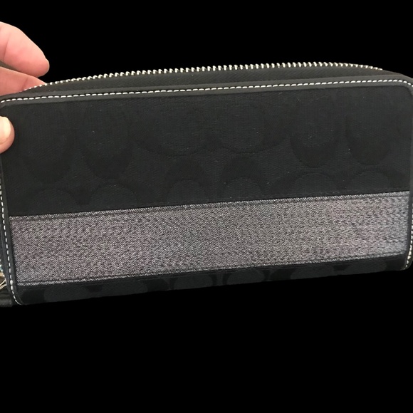Authentic Coach wallet with Legacy Stripe. Never used - Picture 5 of 5